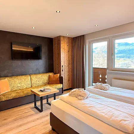 Bergland Apartahotel 4*