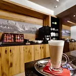 Bergland Aparthotel 4*