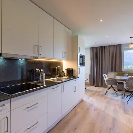 Bergland Apartahotel 4*